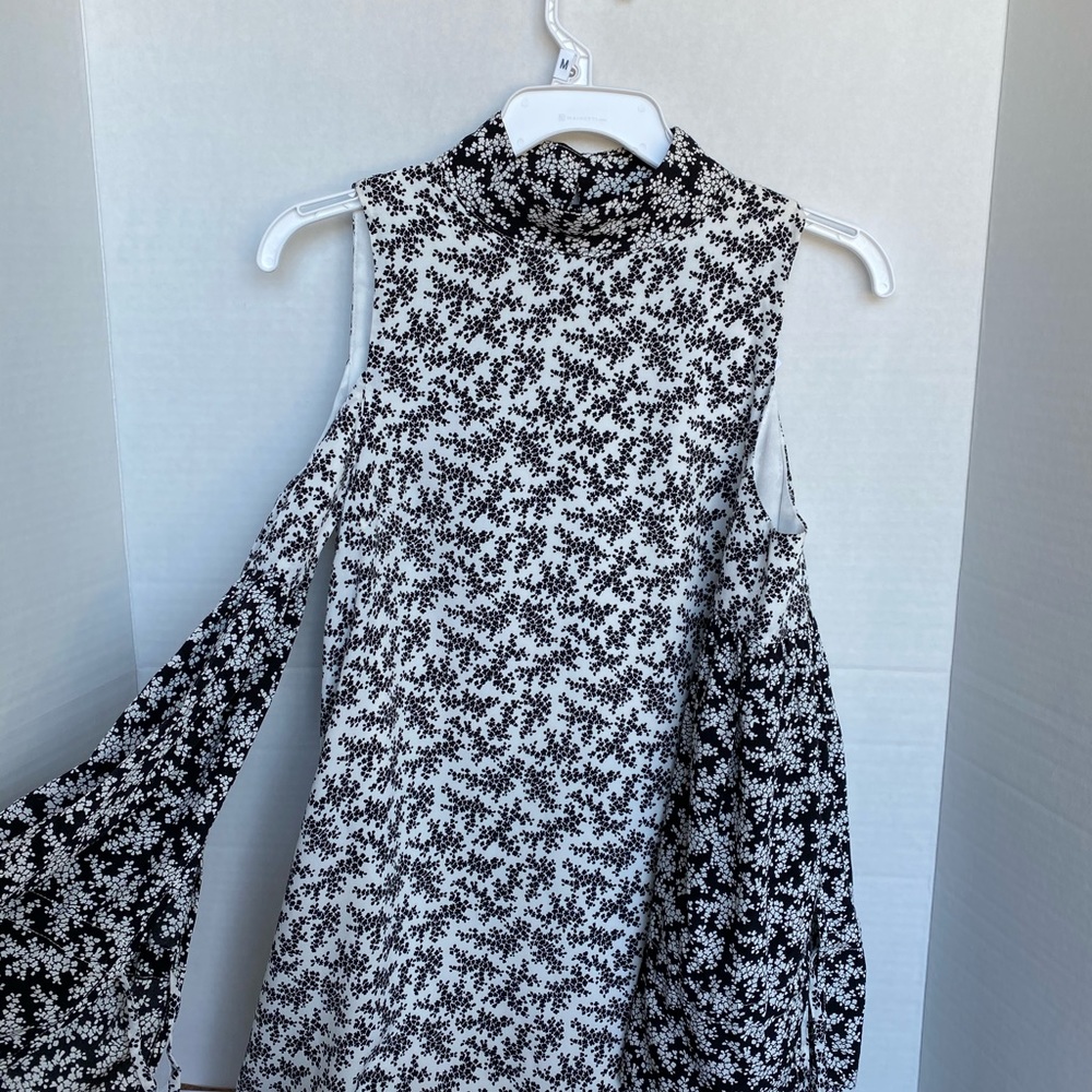 Elliatt | cold shoulder Poet Dress - Picture 7 of 8